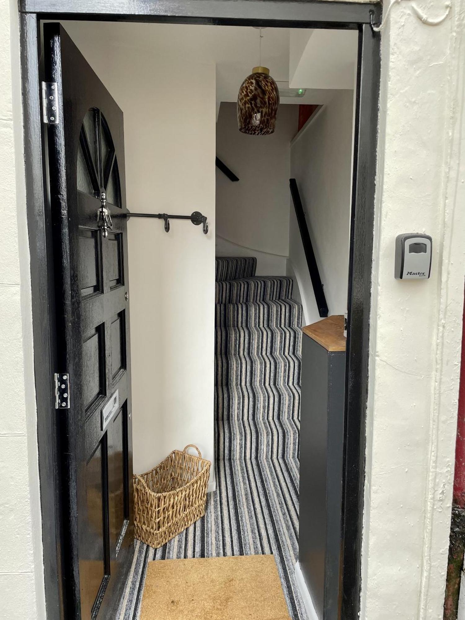 Cosy Oasis In The Heart Of Clifton Village Bristol