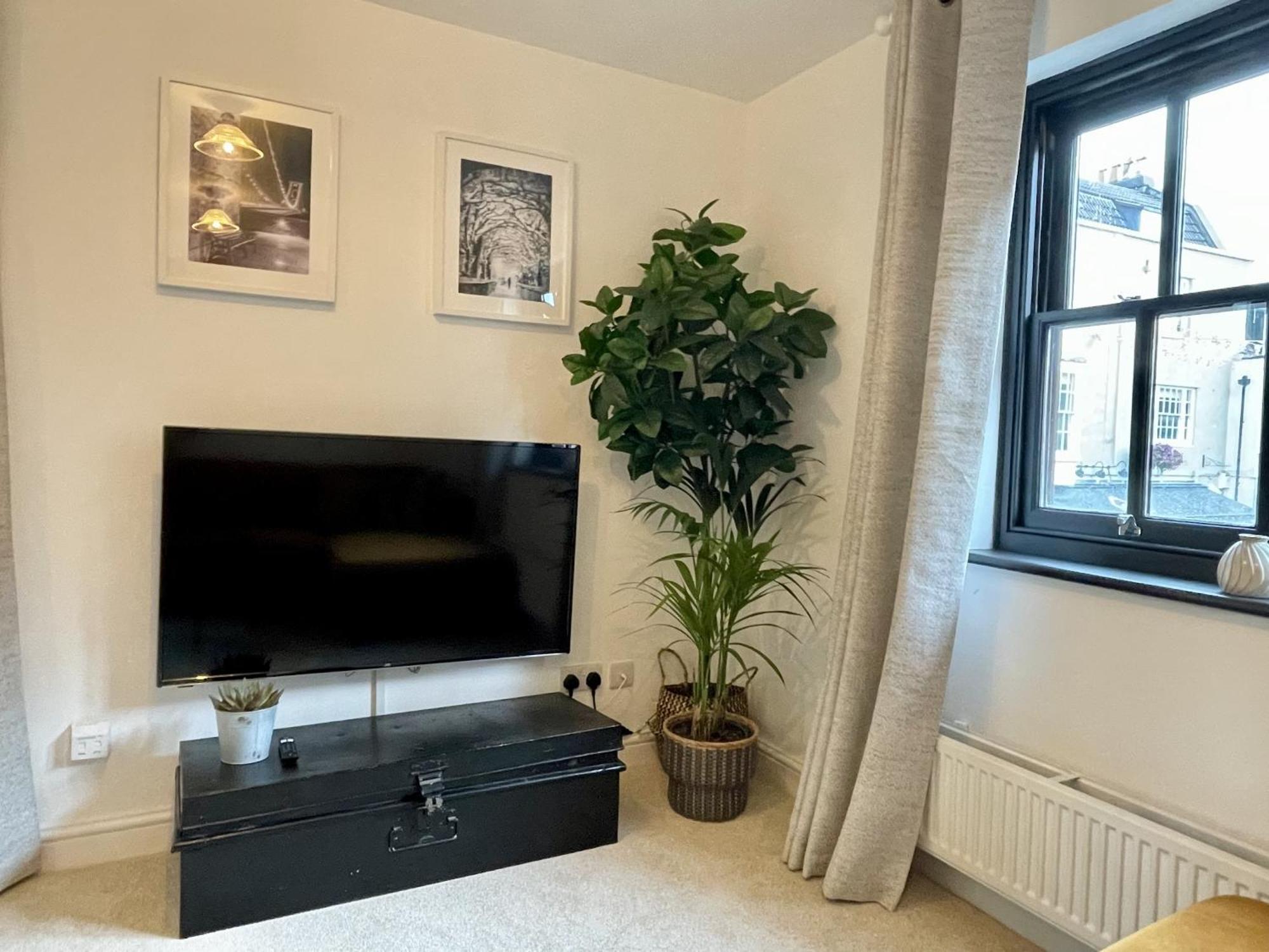 Cosy Oasis In The Heart Of Clifton Village * Bristol